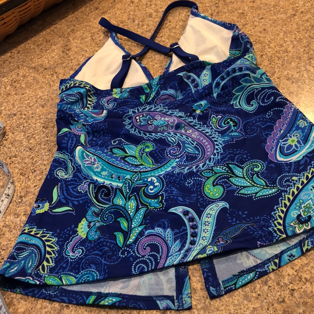 Beach Diva Malibu Flyaway Paisley Tankini Top Size 8 - Top Only - Picture 10 of 17